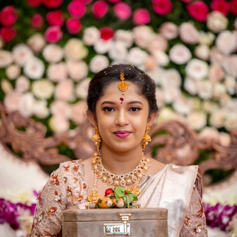 photo of bride holding jewellery box